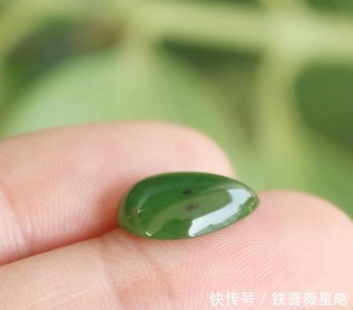 碧玉的价格不断的上涨,我们该如何挑选碧玉呢?