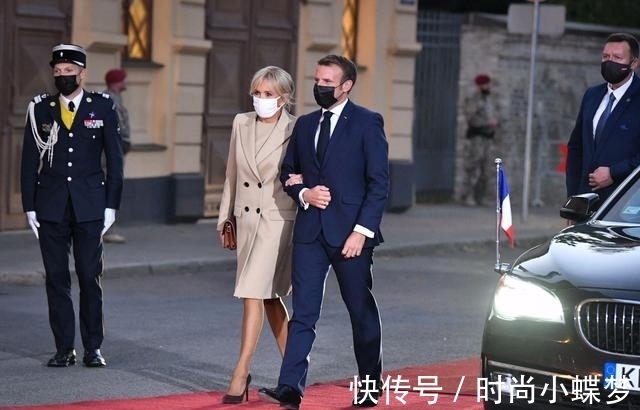 布丽吉特|法第一夫人终于换发型了!穿黑丝袜配高跟鞋,马克龙笑得合不拢嘴