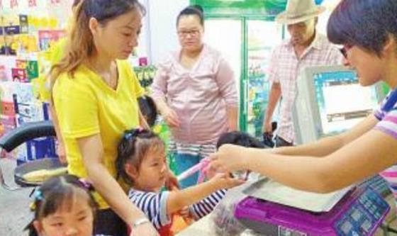 医院|8岁儿子在公交车上放屁,乘客让宝妈抓紧去医院,医生多亏来了