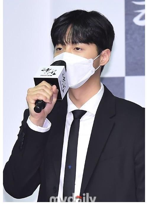 「MD PHOTO」 安圣基尹施允等艺人出席新片《诞生》发布会