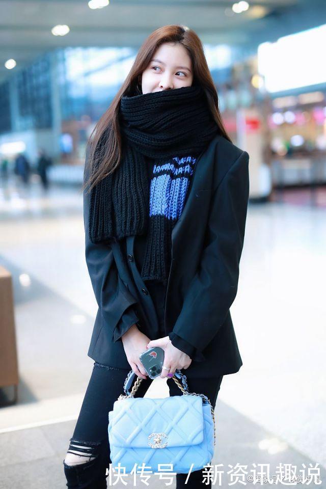 秋冬围巾怎么选,好看又百搭的五种色系,减龄时髦还不俗气