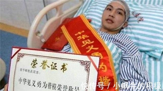 少年英雄|当年宁愿错过高考，也要救下全车人的2位“夺刀少年”，后来怎样