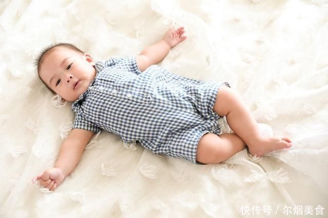 宝宝为什么经常紧握“拳头”宝妈需要知道的几种“手语”