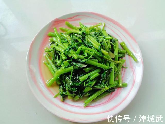 我家早餐晒出来,网友说:这哪是早餐,有这么吃的吗?太丰盛了