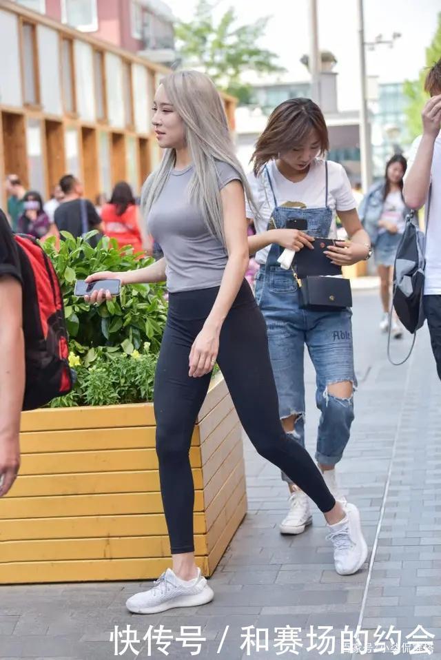 只存在于健身房你错了,穿健美裤逛街时髦又潮流,美翻了!