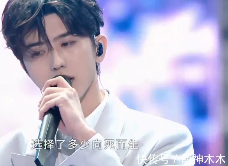 北京购物晚会状况多：白敬亭唾沫星子直飞，周海媚害怕升降台吓爬