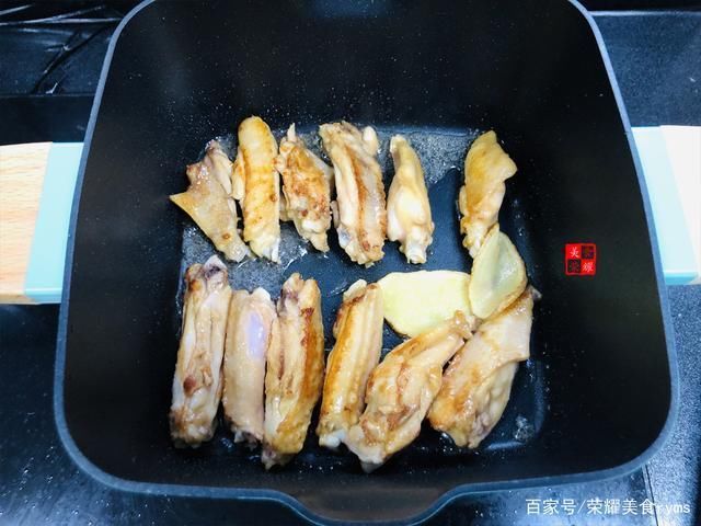 小孩|原来鸡翅可这样做,小孩吃起来更方便了,和土豆搭配做一道传统菜