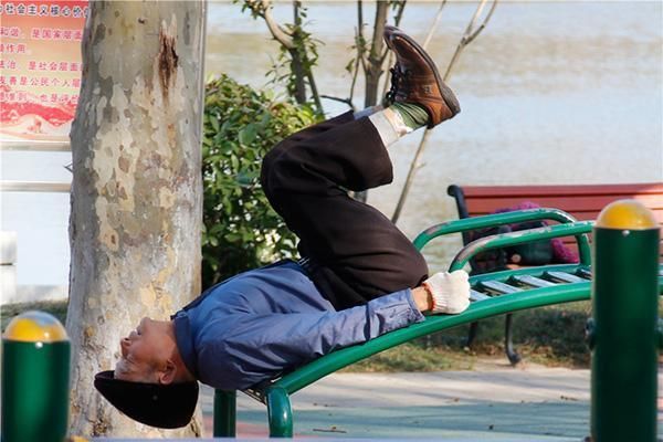 为什么免疫力会下降?提高免疫力,你需要做好两件小事,事半功倍