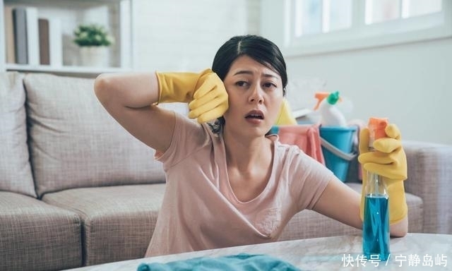 不到40,就脚后跟干裂?教你三招,脚丫重回白嫩