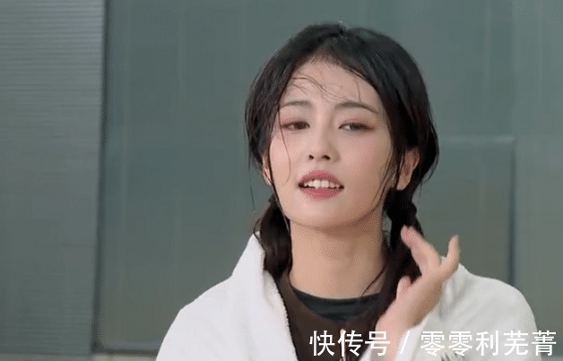 白鹿录跑男被弹下水,“防水妆”太能打,baby拉她上岸超暖心