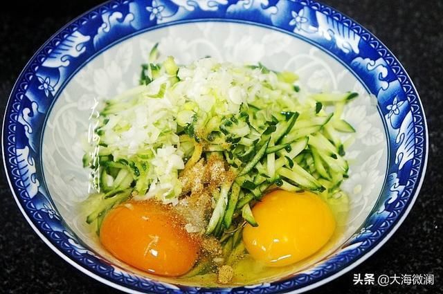 黄瓜|三伏天多吃黄瓜，这做法第一次见，好吃又消暑，比吃肉还过瘾