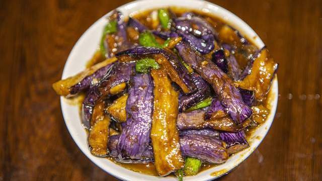 小米椒|茄子不管啥做法,下锅前多做一步,茄子绵软入味,不吸油不变色