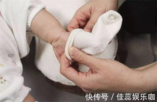 小宝|宝宝睡着后,身上这三个部位很凉,说明他们冻着了,父母需添衣