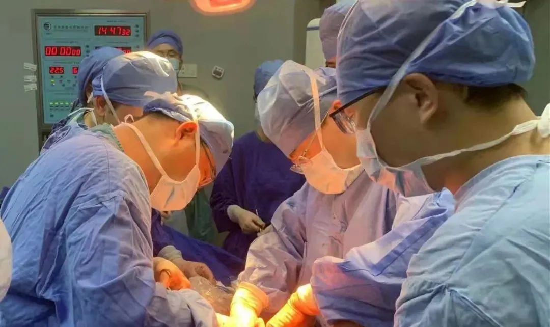 宁波这位消化病专家做了近万例腹腔镜手术！外科医生公认的这种高难度手术，他每年都做六七十例