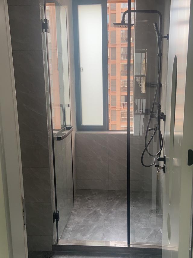 电视背景墙|新房终于装修结束,保洁做完准备布置家具家电,分享给大家看看