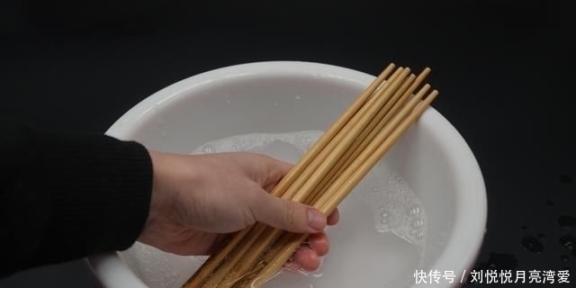 解决了很多|每天用清水洗筷子，比没洗更脏，教你一招，筷子干净又杀菌，真棒