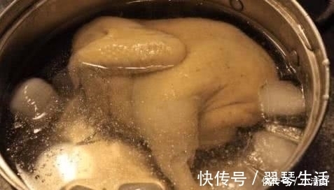 白切鸡|白切鸡别直接下锅煮！多加“这一步”，肉质更鲜嫩