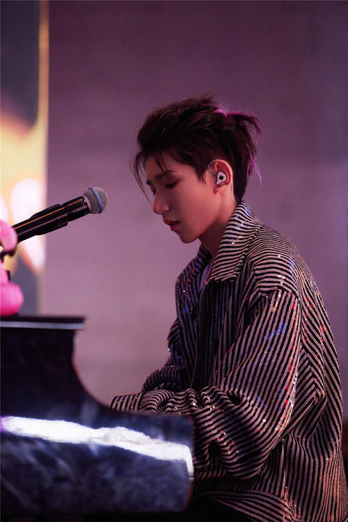 源弟|王源《明日创作计划》终于弹钢琴了,也太美好了