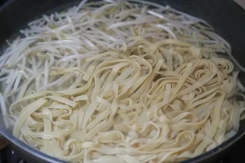 黄瓜|黄瓜和“它”天生一对，一周吃3次，清肠排宿便，大肚腩变平坦了