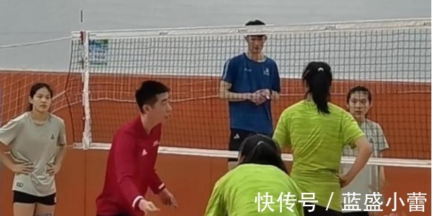 山东女排|安家杰亲自指导!山东女排春训进行中,球迷看到梅笑寒很意外!
