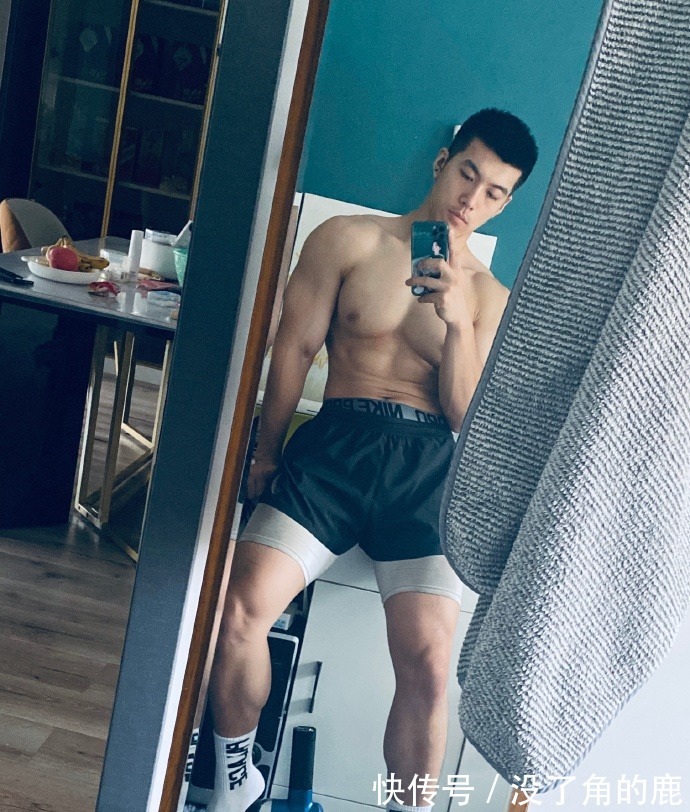 麒麟臂|爱健身的90后,胸肌发达麒麟臂健壮,在健身房常丢衣服!