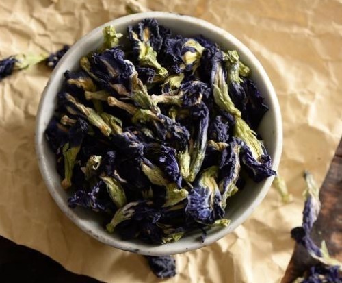 蓝蝴蝶|女性不想肚子鼓鼓，可常吃此菜，排出黑臭宿便，皮肤更细腻光滑