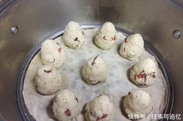 含钙量不输牛奶鸡蛋,常吃润肠通便又健脑,可惜很多人把它扔掉了