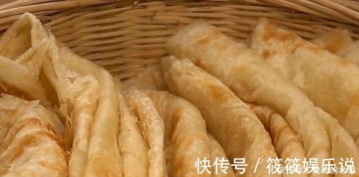 稀油酥|烙饼时,直接烙是大错特错的,少了这一步,难怪饼不筋道还很硬