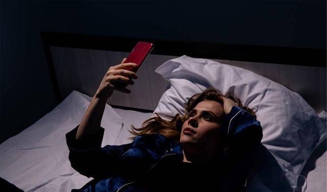 加速女人衰老的壞習慣，多數人睡前常做，尤其最后一個，趁早改掉