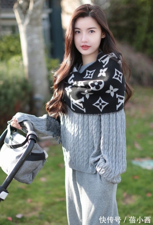 卷发 早春建议多穿“毛衣”,搭配阔腿裤的技巧+思路在这里,显瘦显高