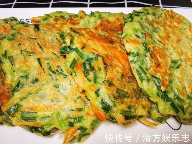 早餐饼|一把韭菜,一根胡萝卜,做好吃的蔬菜饼,简单营养,五分钟就完成