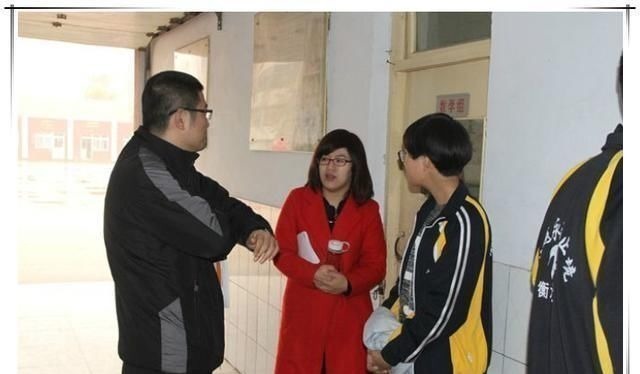 老师|“我丫头没做错啊?”3600÷9=400被打叉,家长质问老师反被打脸