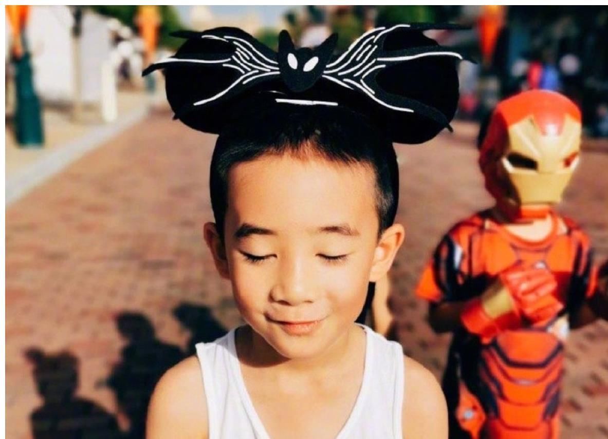 小孩子|7歲Jasper積極干家務(wù)活，誰留意外婆的做法？被應(yīng)采兒阻止了