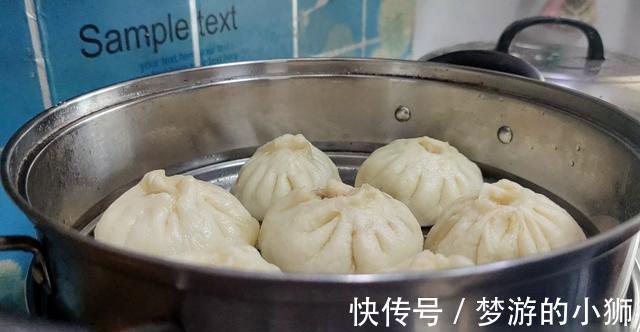 好吃|肉包子这样做太好吃了，学会这样调肉馅，包子松软鲜香，好吃解馋