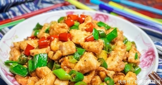 美食推荐：双椒鸡脯肉，荷兰豆炒五花肉，腐竹炒黄瓜，豉汁蒸排骨