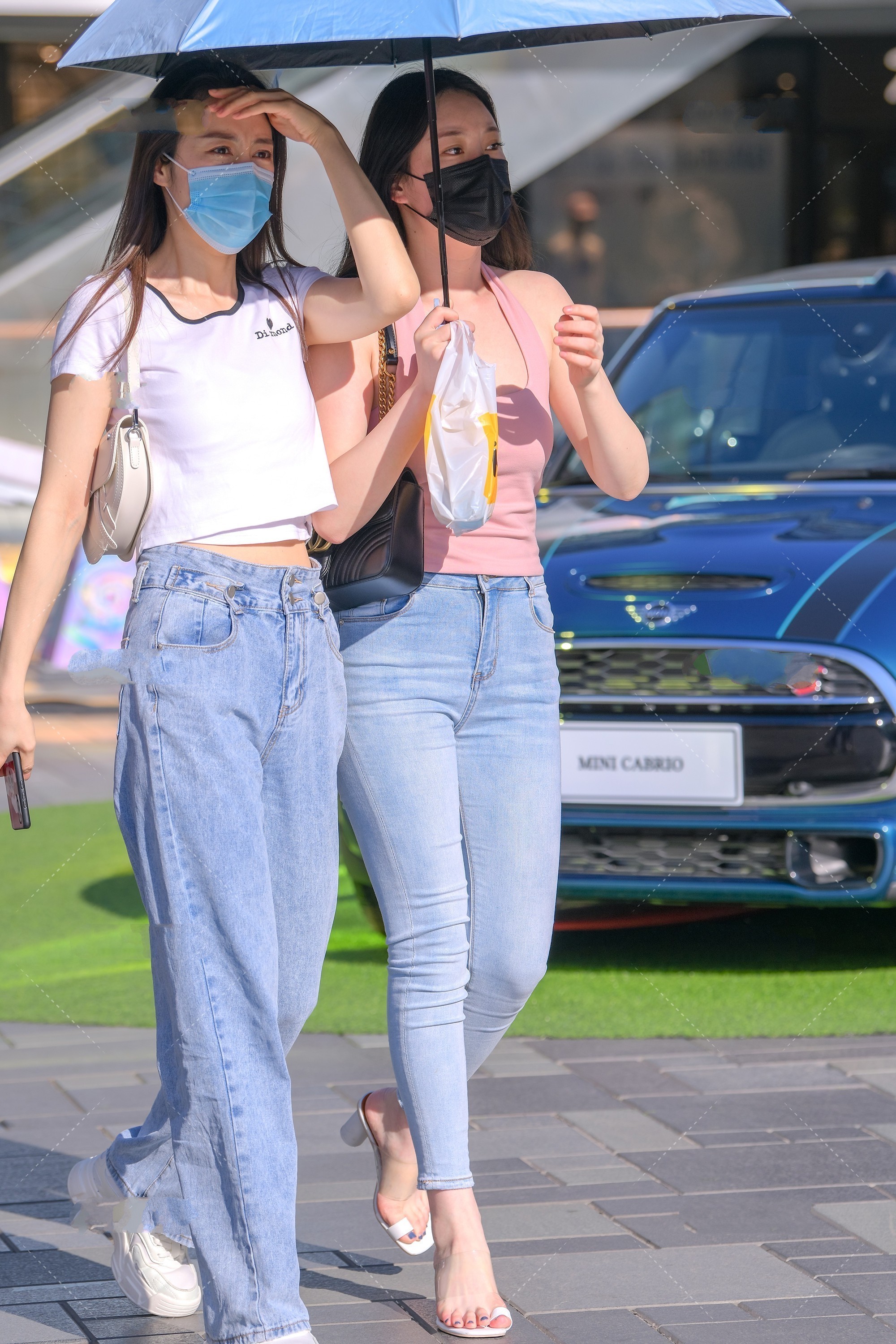 甜美|甜美粉色小背心,穿出时装特效,散发可爱气质