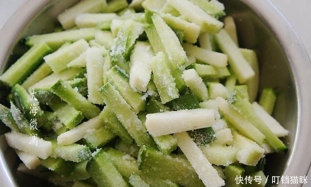 晒干|腌萝卜条不用晒干,简单几步,清脆爽口,香辣下饭,半年不坏