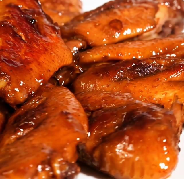  小孩|鸡翅这样做鲜嫩多汁，能把隔壁小孩都馋哭