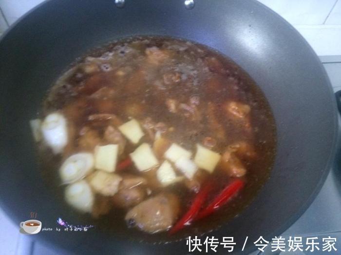 好吃|小鸡炖蘑菇，又学一招，比正宗的好吃10倍，汤鲜美肉特别入味