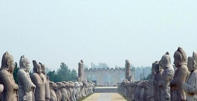 风水|中国最牛祖坟, 后代出了16位皇帝, 至今也没人敢盗, 高铁也要绕道