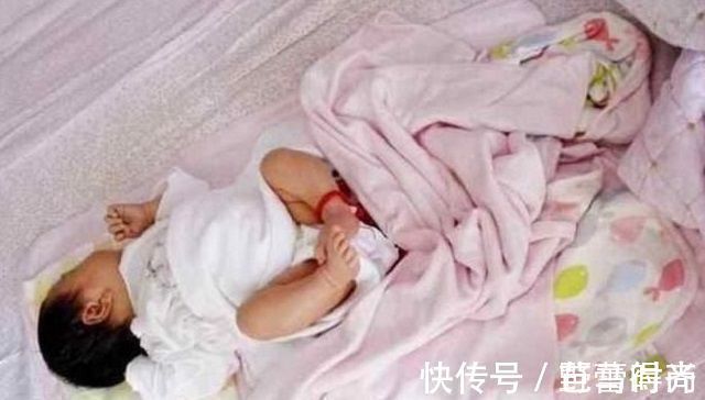 父母|宝宝晚上睡觉频繁踢被子,宝妈累够呛,5种原因看看你家是哪种