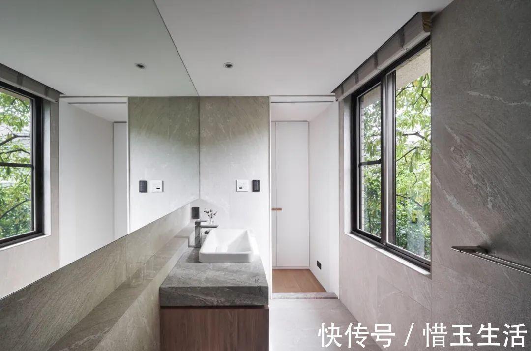 次卧床头墙|90㎡现代简约,开放式的客餐厨,取消沙发的设计,宽敞舒适大气