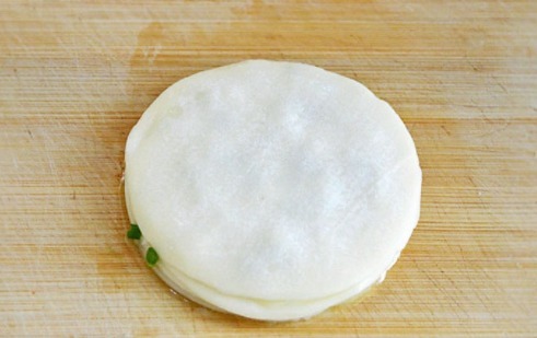 懒人葱油饼的做法,不用和面,10分钟搞定,酥脆喷香,简单超好吃