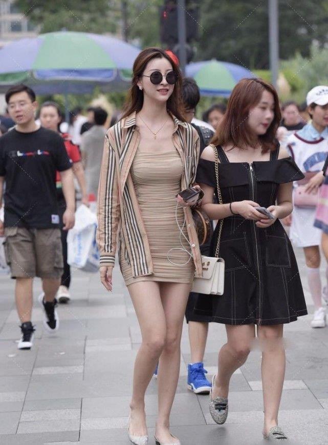 裙装 小姐姐抹胸裙装搭配衬衫外套,时髦性感,妖娆迷人