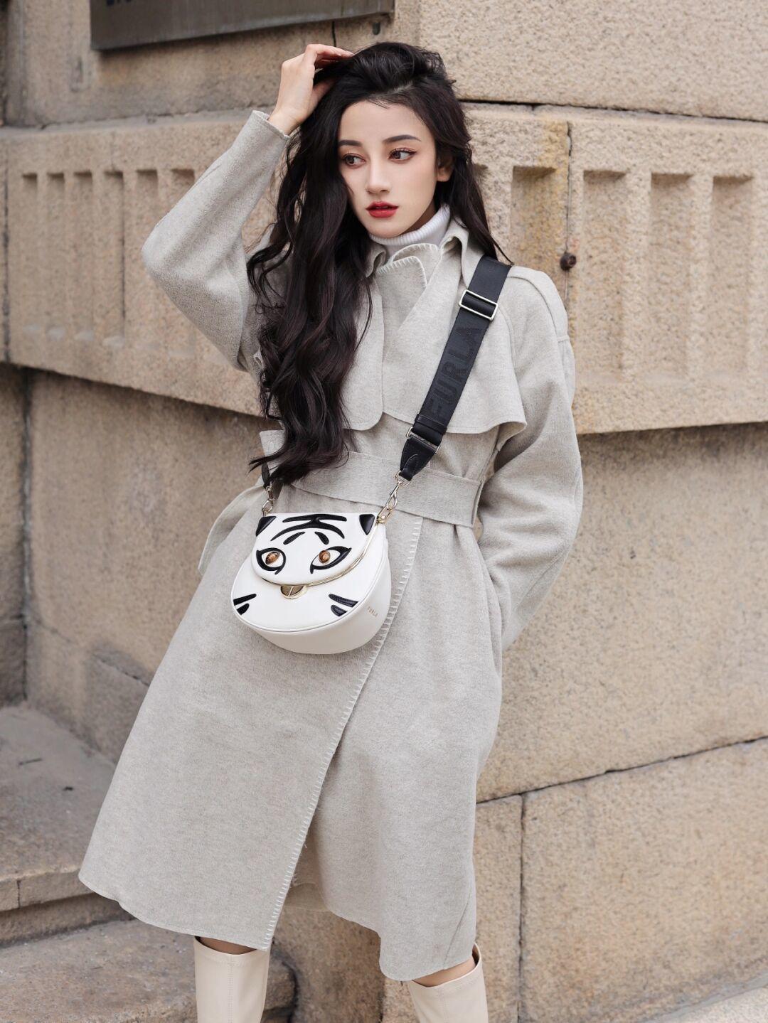 浪漫风|真正洋气的女人,冬天都爱穿这几款“大衣”,简约利落又百搭