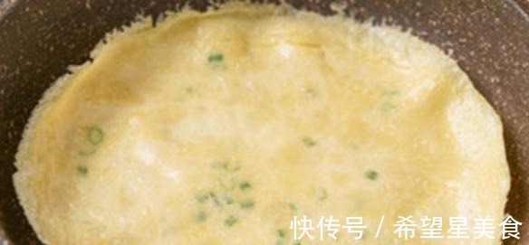葱花蛋饼怎么做教你详细做法，隔三差五做一次，当早餐真合适！