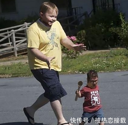 爸爸|当小孩和爸爸换脸会是什么样?被网友恶搞后真的太逗了