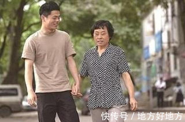 打光棍|这3种父母教出来的男孩,长大后多半“打光棍”,家长别不当回事