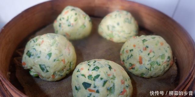 胡萝卜|玉米面这样做不但营养更加丰富,口感又松又软,而且颜色鲜艳亮丽