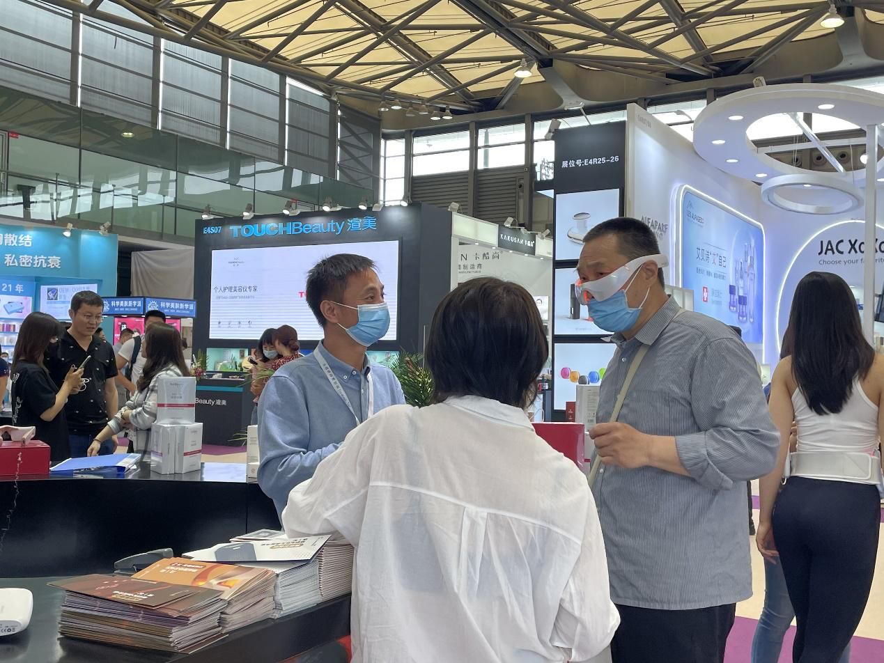 po光|直击上海美博会，创盈光疗PO光智能穿戴“黑科技”实力圈粉